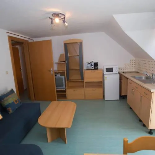 Strandi Apartmanok- Aranyhid Апартаменты Балатонмариафюрдё