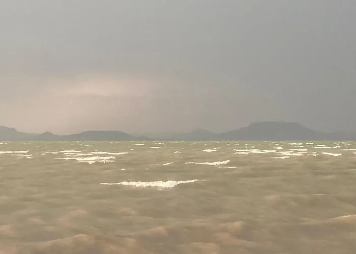 Strandi Apartmanok- Aranyhid Апартаменты Балатонмариафюрдё